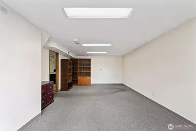 16745 Meridian Avenue N, Seattle, WA 98133 - Photo 38