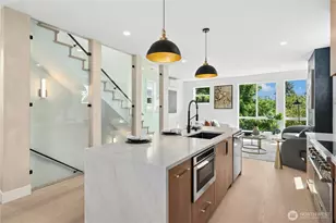 9242 Dayton Ave N, Seattle, WA 98103 - Photo 10