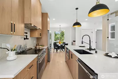9242 Dayton Avenue N #B, Seattle, WA 98103 - Photo 12