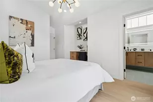 9242 Dayton Ave N, Seattle, WA 98103 - Photo 18