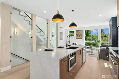 9242 Dayton Avenue N #B, Seattle, WA 98103 - Photo 10