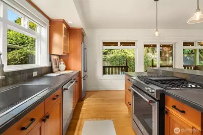 8014 12th Avenue NW, Seattle, WA 98117 - Photo 10