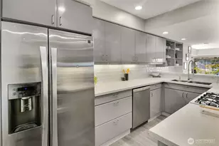 1202 Lakeview Blvd E, Seattle, WA 98102 - Photo 12
