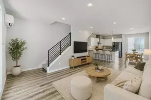 8607 22nd Pl NE, Seattle, WA 98115 - Photo 2