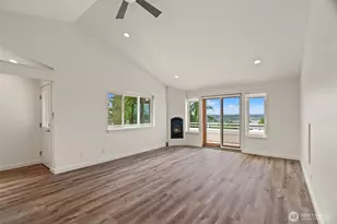 323 N 48th St, Seattle, WA 98103 - Photo 4
