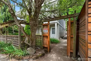 323 N 48th St, Seattle, WA 98103 - Photo 28
