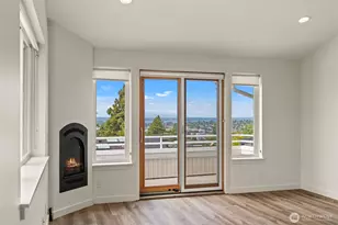 323 N 48th St, Seattle, WA 98103 - Photo 10