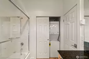 323 N 48th St, Seattle, WA 98103 - Photo 14