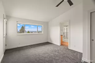 323 N 48th St, Seattle, WA 98103 - Photo 12