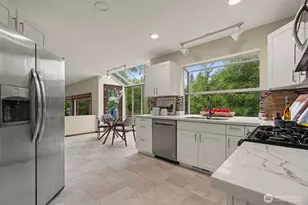 18325 214th Ave NE, Woodinville, WA 98077 - Photo 16