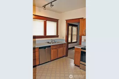 409 NE 95th  Street, Seattle, WA 98115 - Photo 4