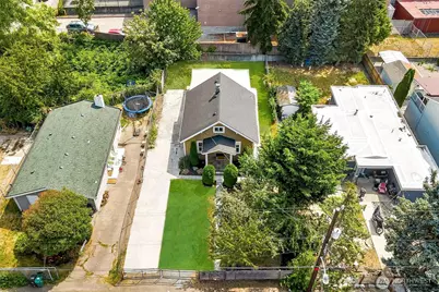 8632 45th Avenue S, Seattle, WA 98118 - Photo 2