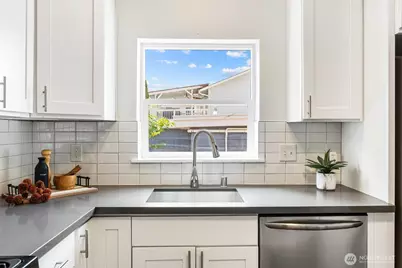8632 45th Avenue S, Seattle, WA 98118 - Photo 14