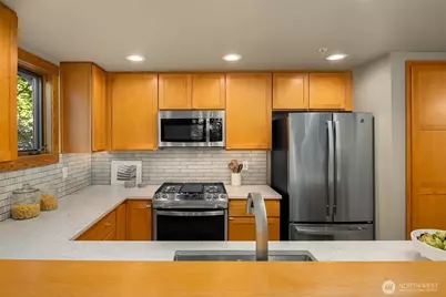 3824 Evanston Avenue N #11, Seattle, WA 98103 - Photo 12