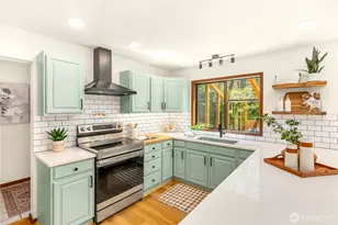 676 Park Ave NE, Bainbridge Island, WA 98110 - Photo 20