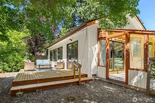 676 Park Ave NE, Bainbridge Island, WA 98110 - Photo 18