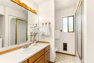 676 Park Ave NE, Bainbridge Island, WA 98110 - Photo 28