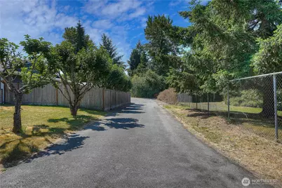 1402 103rd Street E, Tacoma, WA 98445 - Photo 32