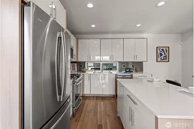 2043 C 13th Avenue W, Seattle, WA 98119 - Photo 8
