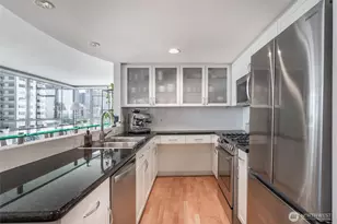 2929 1st Ave, Seattle, WA 98121 - Photo 8