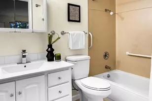 2300 NE 89th St, Seattle, WA 98115 - Photo 16