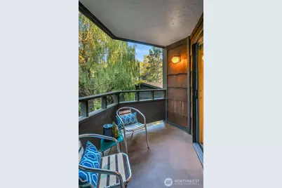 2300 NE 89th Street #2304, Seattle, WA 98115 - Photo 4