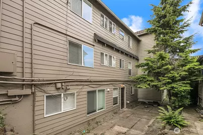 4218 Pasadena Place NE, Seattle, WA 98105 - Photo 4