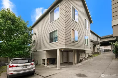 4218 Pasadena Place NE, Seattle, WA 98105 - Photo 2