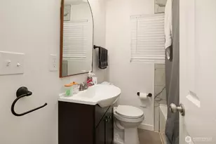 4218 Pasadena Pl NE, Seattle, WA 98105 - Photo 8