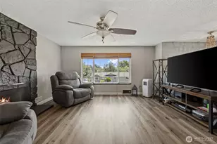 6423 61st St NE, Marysville, WA 98270 - Photo 10