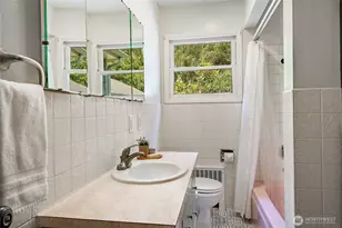 203 N 34th St, Bellingham, WA 98225 - Photo 16