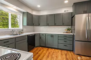 203 N 34th St, Bellingham, WA 98225 - Photo 12