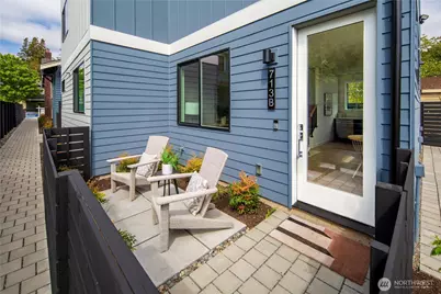 713 B N 70th Street, Seattle, WA 98103 - Photo 2