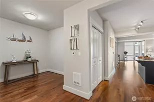699 John St, Seattle, WA 98109 - Photo 16