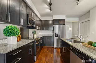 699 John St, Seattle, WA 98109 - Photo 8