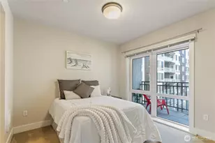 699 John St, Seattle, WA 98109 - Photo 12