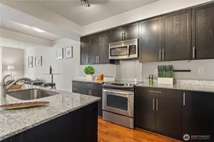 699 John St, Seattle, WA 98109 - Photo 10