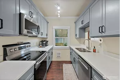 6829 S Thompson Avenue, Tacoma, WA 98408 - Photo 8