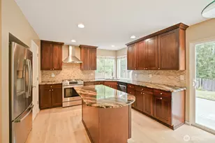 24218 SE 9th St, Sammamish, WA 98075 - Photo 4