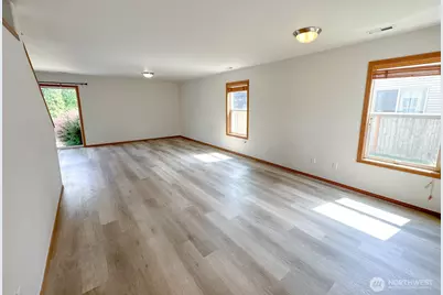 17929 Silver Creek Avenue E, Puyallup, WA 98375 - Photo 4