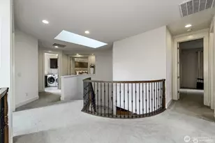 9818 NE 24th St, Bellevue, WA 98004 - Photo 18