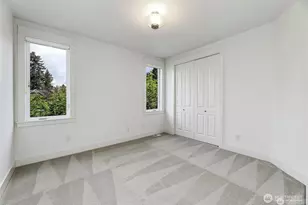 9818 NE 24th St, Bellevue, WA 98004 - Photo 30