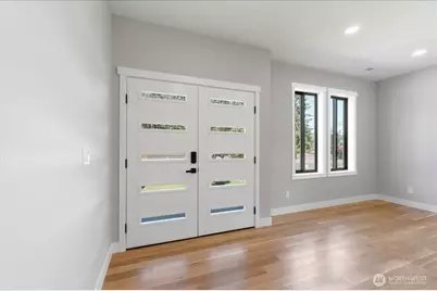 4322 60th Street E, Tacoma, WA 98443 - Photo 2
