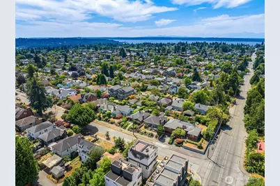 8356 19th Avenue NW #B, Seattle, WA 98117 - Photo 24