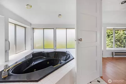 9615 56th Avenue S, Seattle, WA 98118 - Photo 28