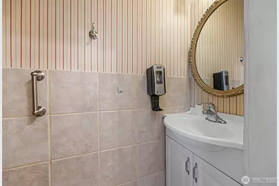 9615 56th Avenue S, Seattle, WA 98118 - Photo 18