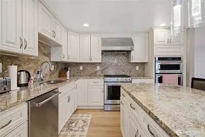 1820 101st Avenue NE, Bellevue, WA 98004 - Photo 8