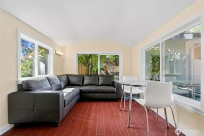 1820 101st Avenue NE, Bellevue, WA 98004 - Photo 32