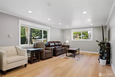 1820 101st Avenue NE, Bellevue, WA 98004 - Photo 14