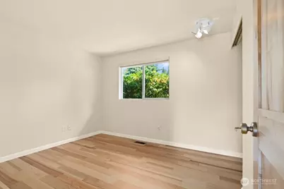 19803 Ashworth Avenue N, Shoreline, WA 98133 - Photo 16